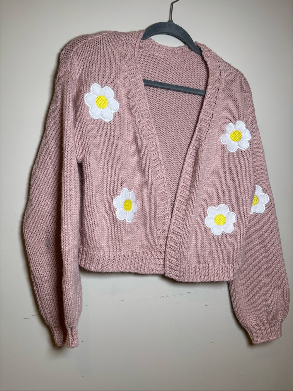 Pink Daisy Appliqué Cropped Knit Cardigan